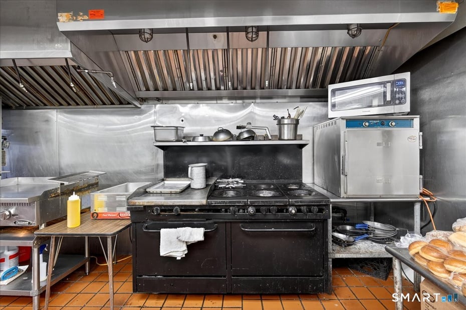 359 Boston Post Road Photo 23