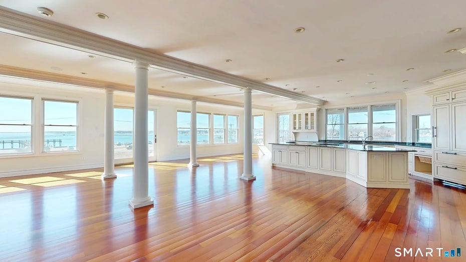 590 Gulf Street Photo 5