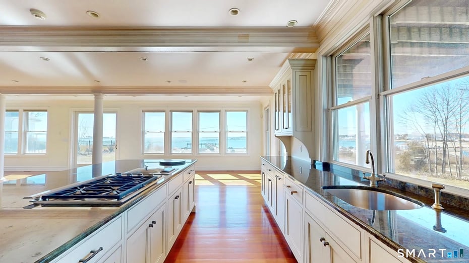 590 Gulf Street Photo 9