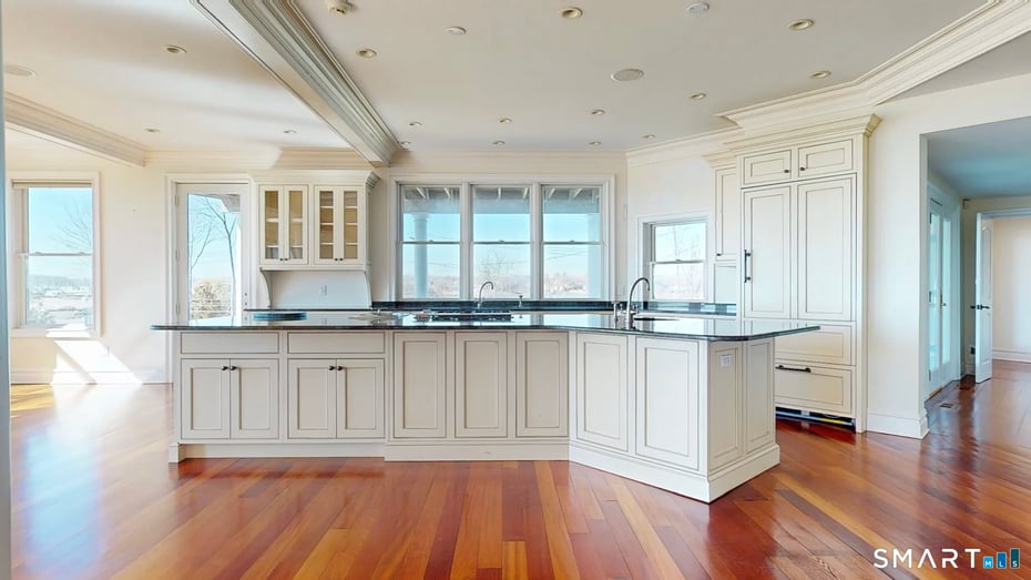 590 Gulf Street Photo 10