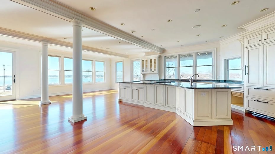 590 Gulf Street Photo 11