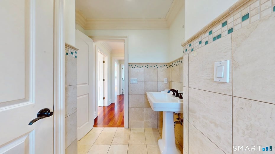 590 Gulf Street Photo 24