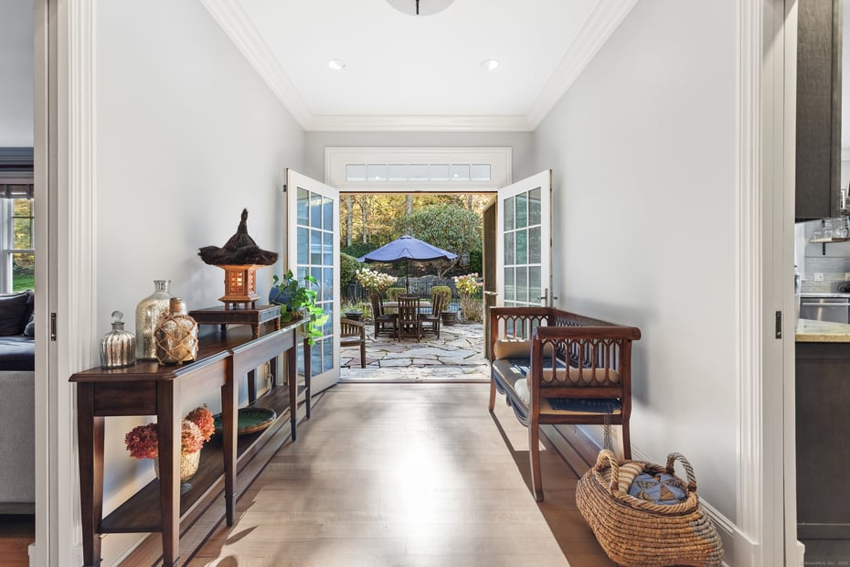 6 Winthrop Hills Photo 8