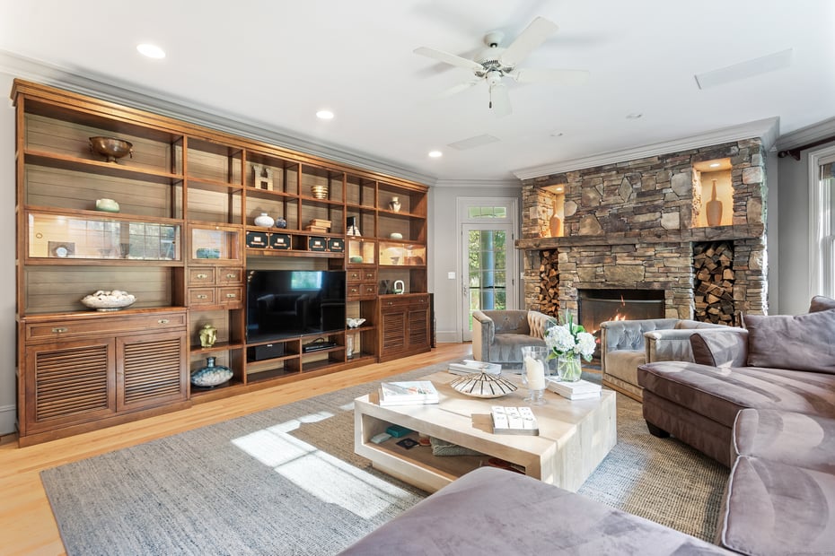 6 Winthrop Hills Photo 10