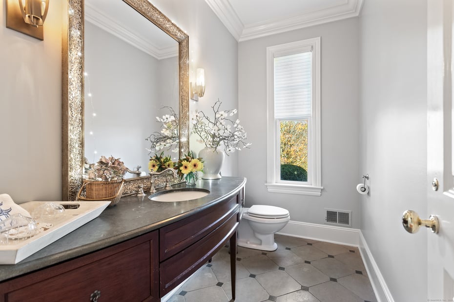 6 Winthrop Hills Photo 19