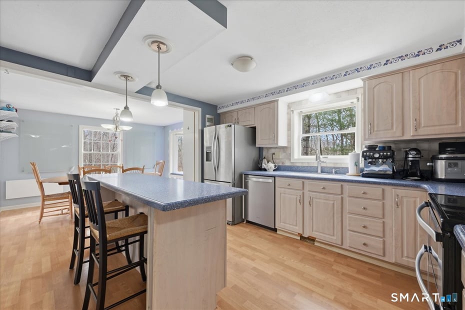 393 Forsyth Road Photo 2