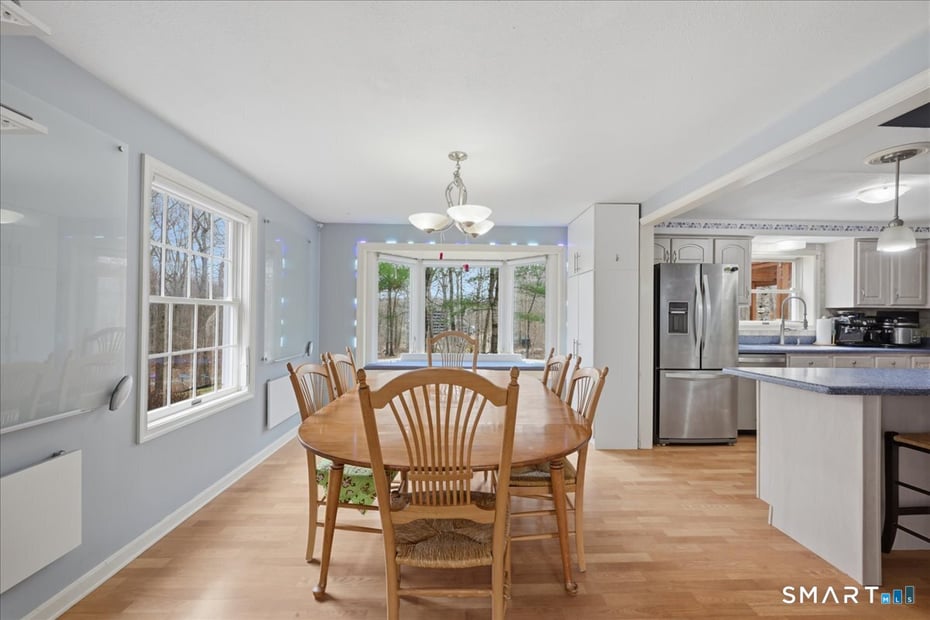 393 Forsyth Road Photo 6