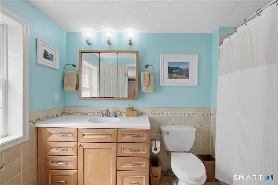 393 Forsyth Road Photo 9