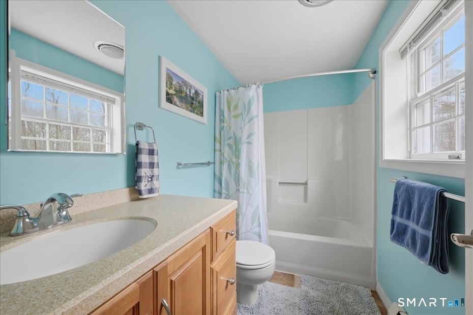 393 Forsyth Road Photo 10