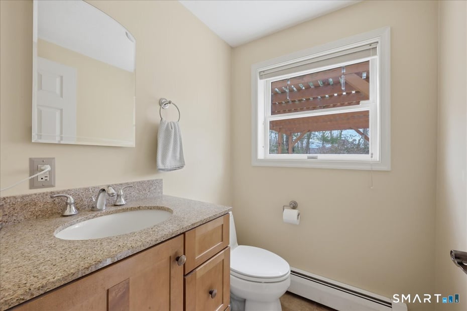 393 Forsyth Road Photo 11