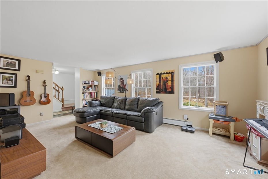 393 Forsyth Road Photo 12