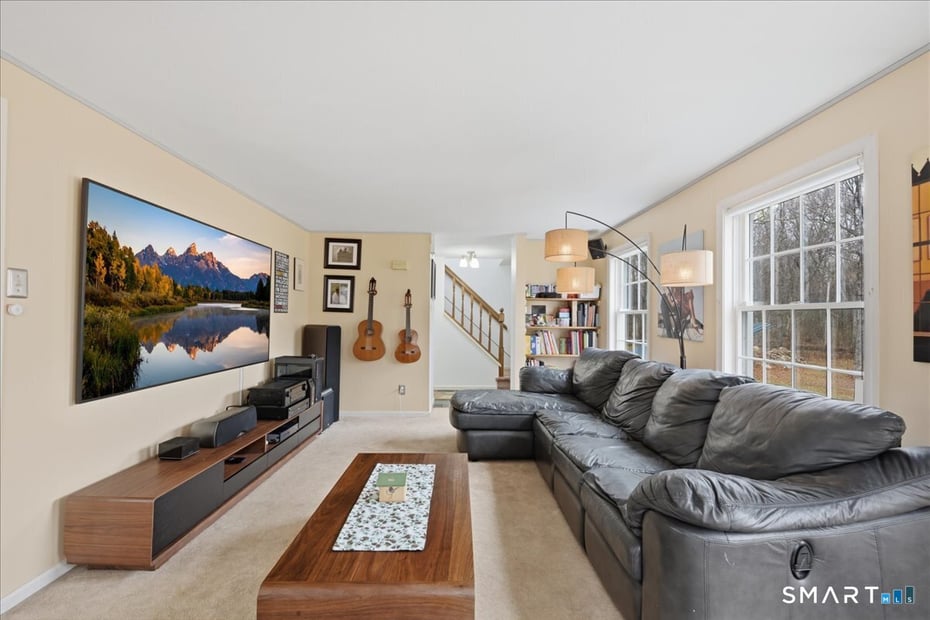 393 Forsyth Road Photo 13