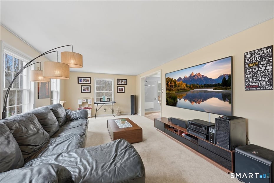 393 Forsyth Road Photo 14