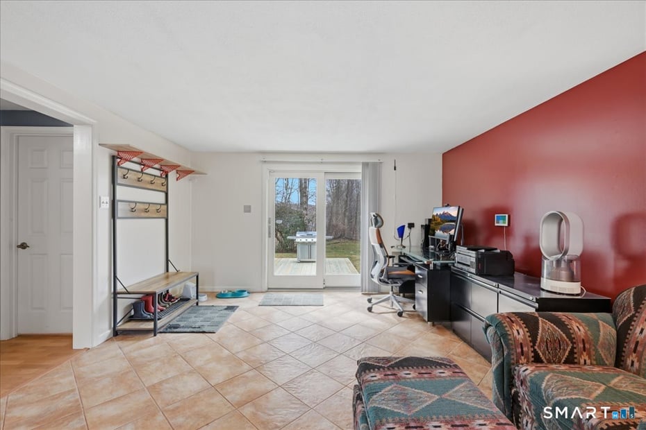 393 Forsyth Road Photo 17