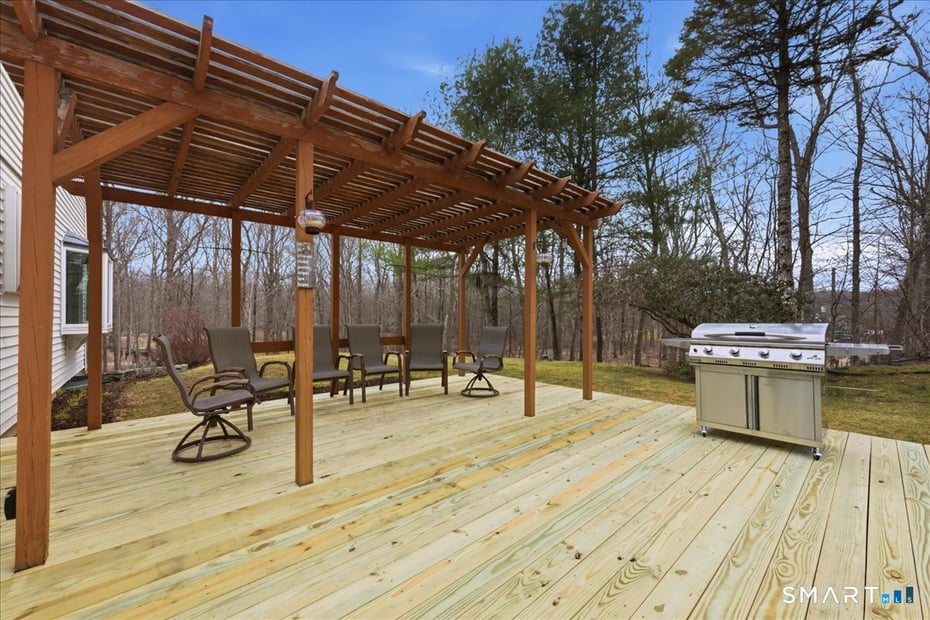 393 Forsyth Road Photo 28