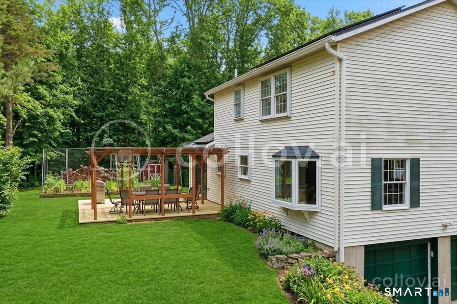 393 Forsyth Road Photo 39