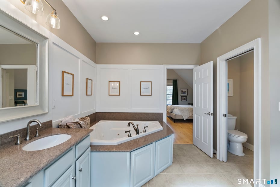 1197 Neipsic Road Photo 23