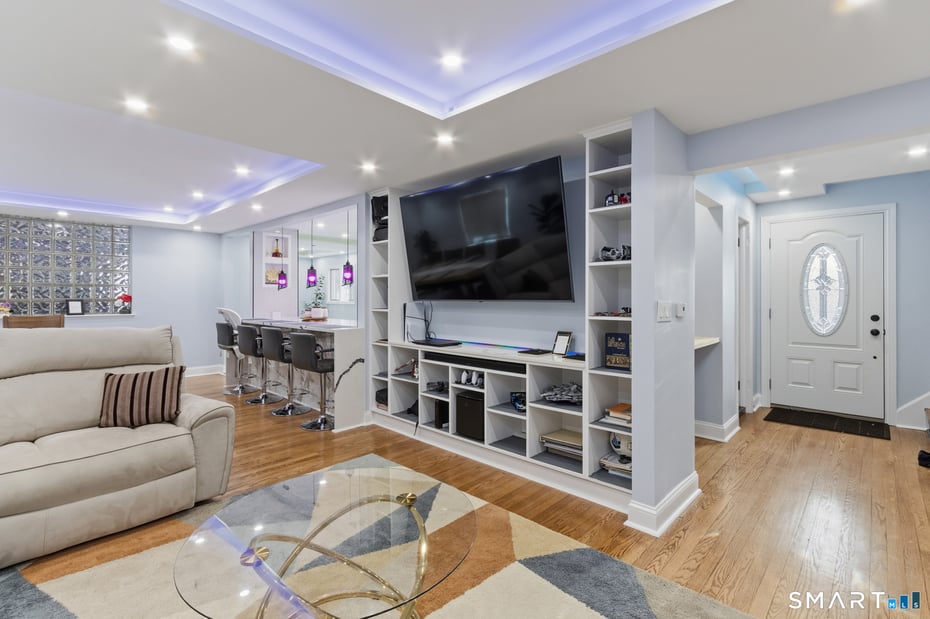 589 Racebrook Road Photo 4