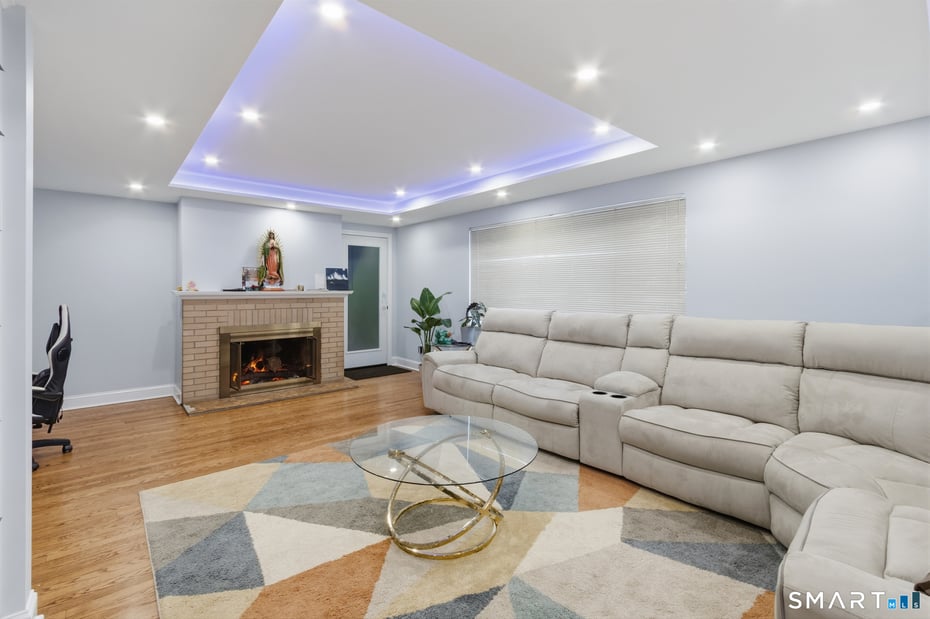 589 Racebrook Road Photo 6