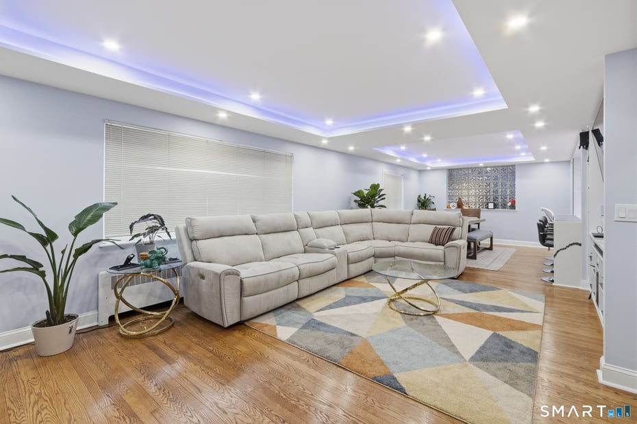 589 Racebrook Road Photo 8