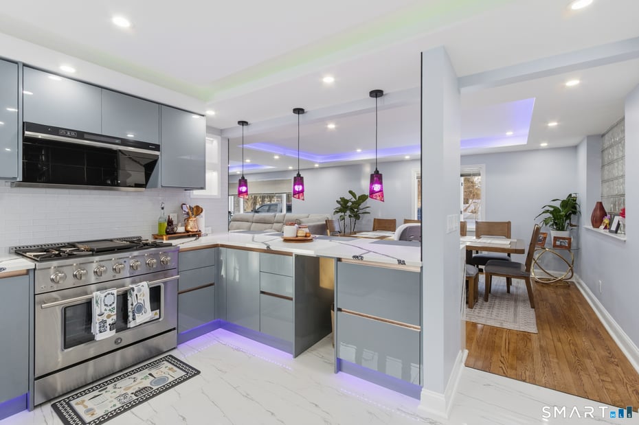 589 Racebrook Road Photo 13