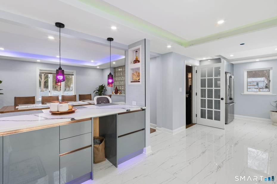 589 Racebrook Road Photo 15