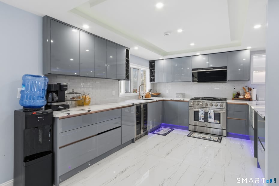 589 Racebrook Road Photo 17