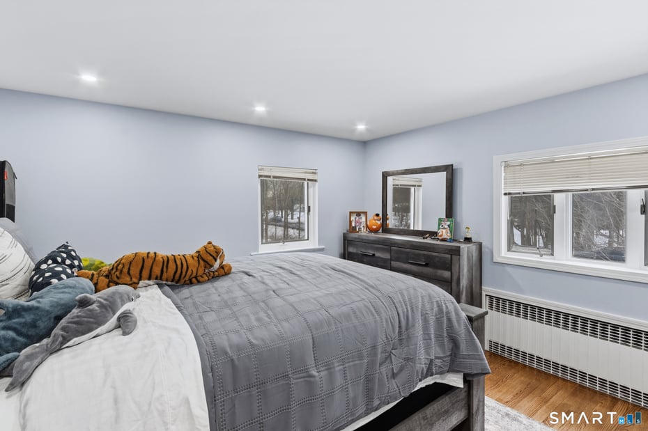 589 Racebrook Road Photo 28