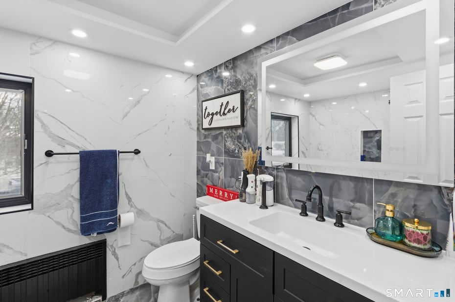 589 Racebrook Road Photo 31