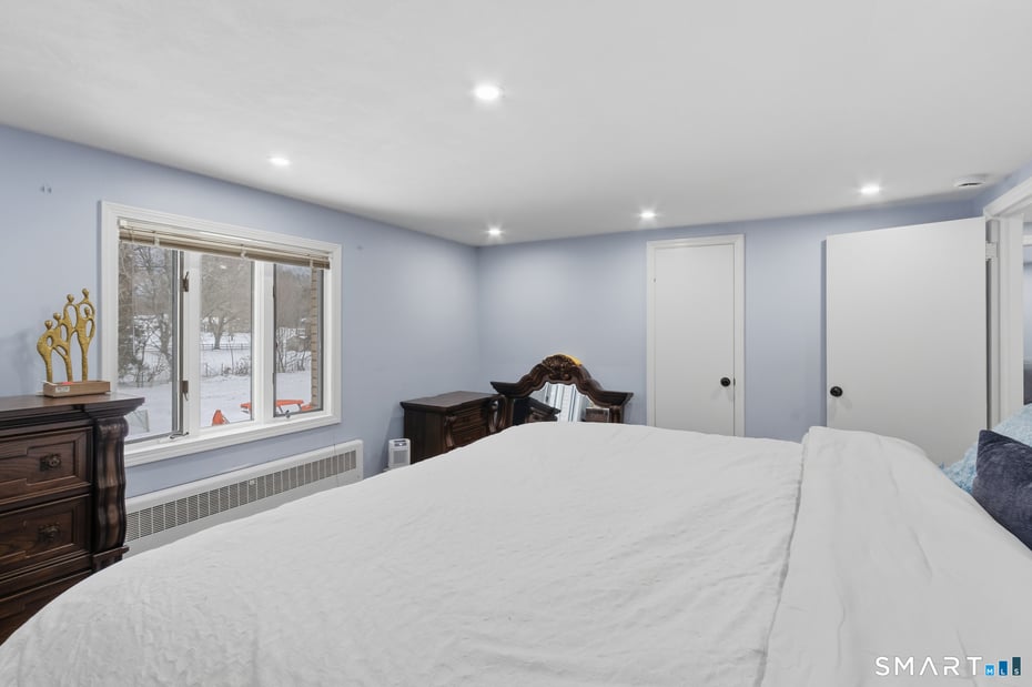 589 Racebrook Road Photo 32