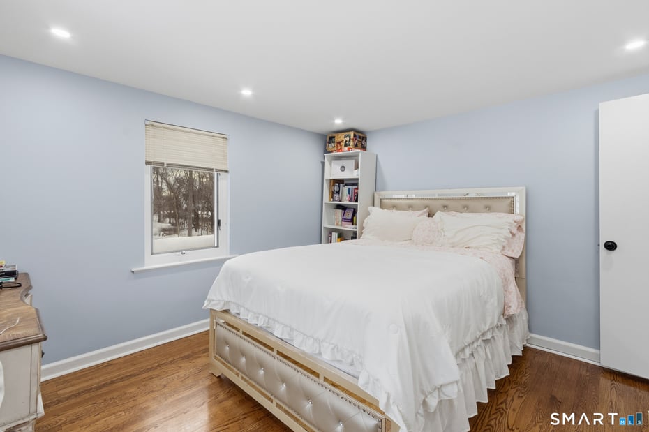 589 Racebrook Road Photo 37