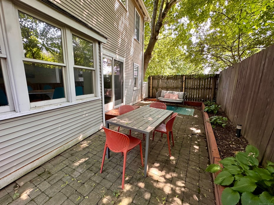 44 Warren Street Photo 22