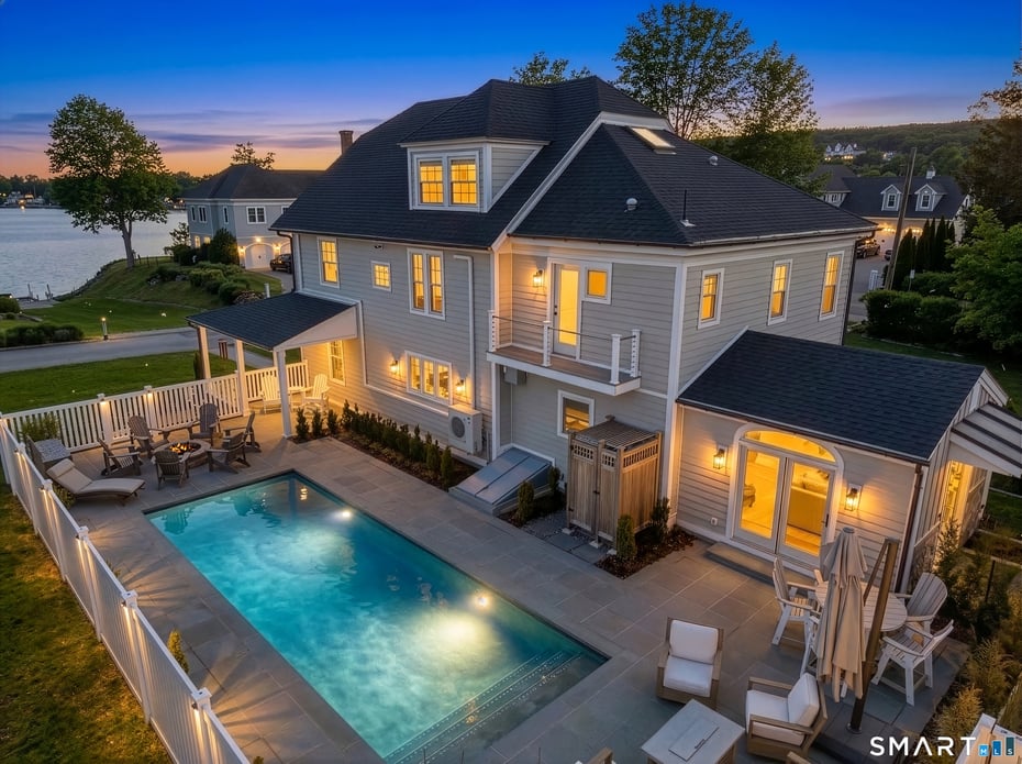 22 Park Drive Photo 2