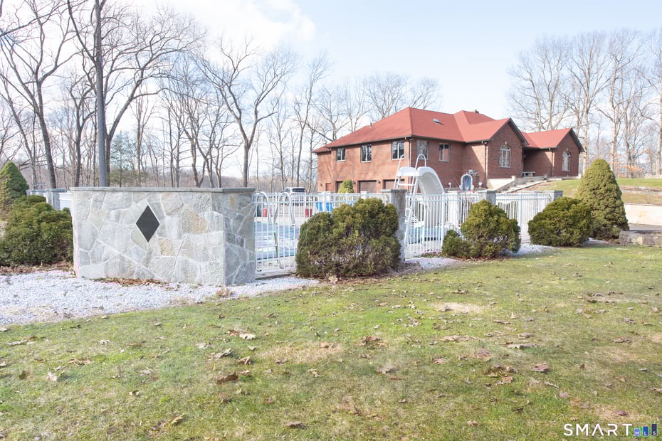 35 Golden Hill Lane Photo 32