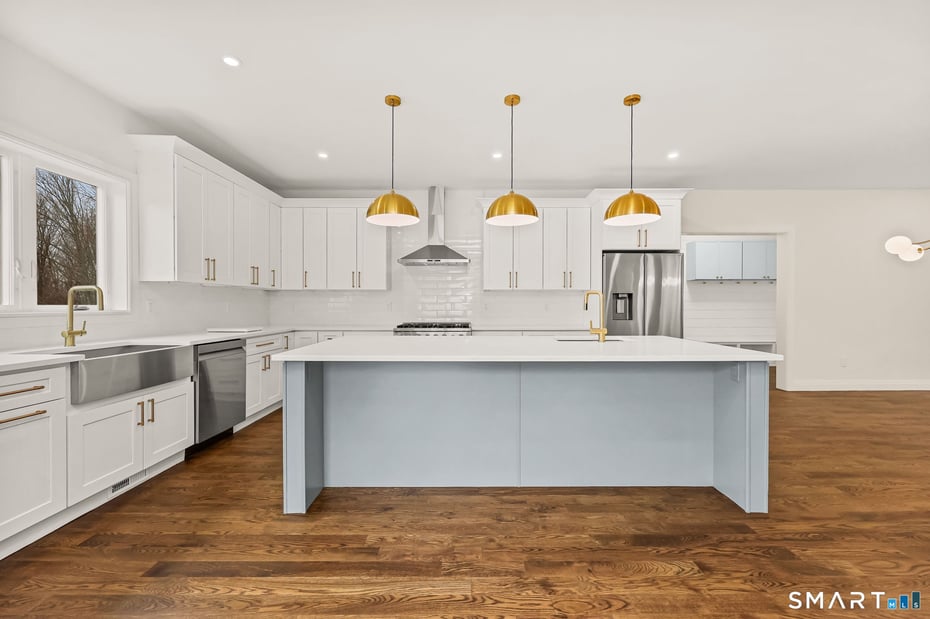 41 Crown View Drive Photo 5