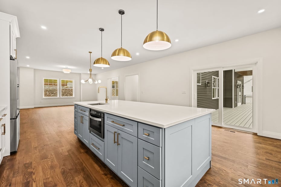 41 Crown View Drive Photo 8