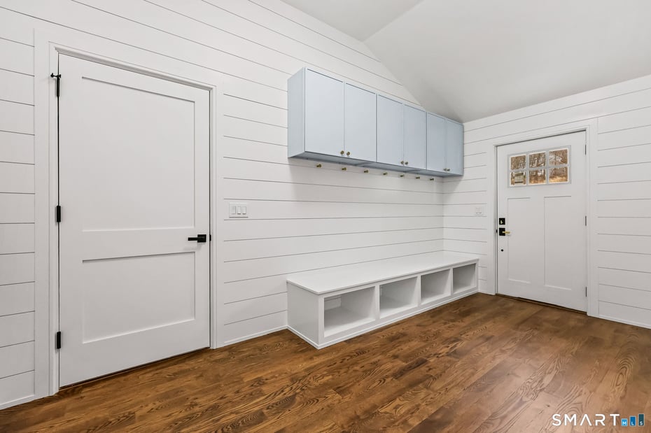 41 Crown View Drive Photo 18