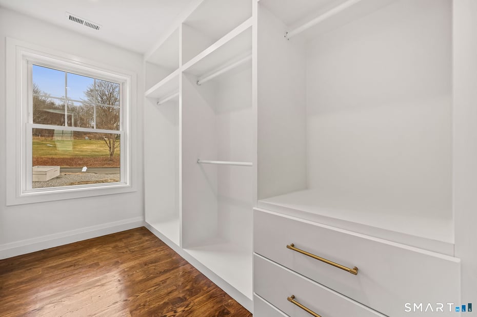 41 Crown View Drive Photo 32