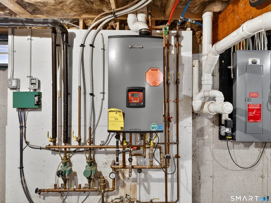 9 Mains Way Photo 40