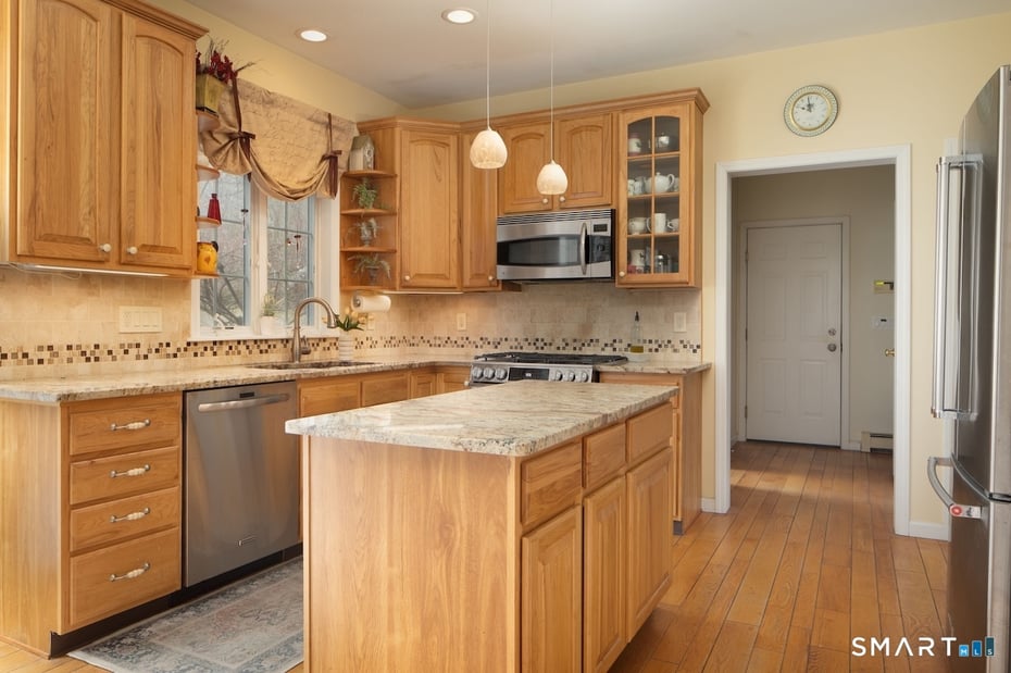 82 Valley Road Photo 9