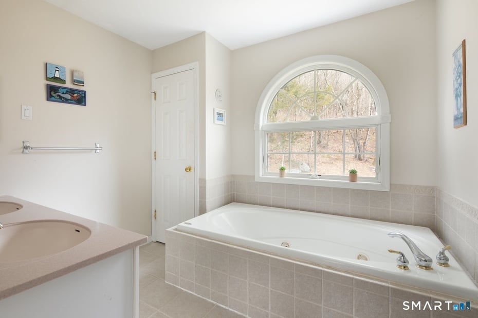 82 Valley Road Photo 16