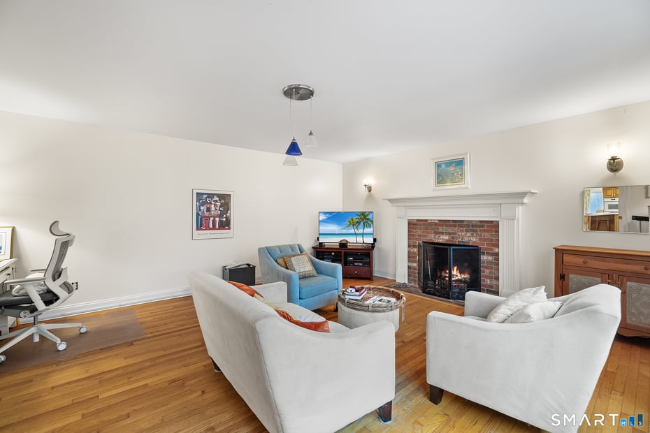 319 Laurelwood Drive Photo 6