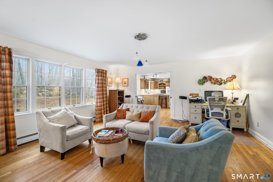 319 Laurelwood Drive Photo 7