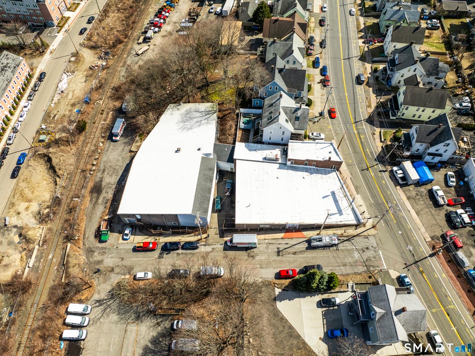 583 Howe Avenue Photo 3