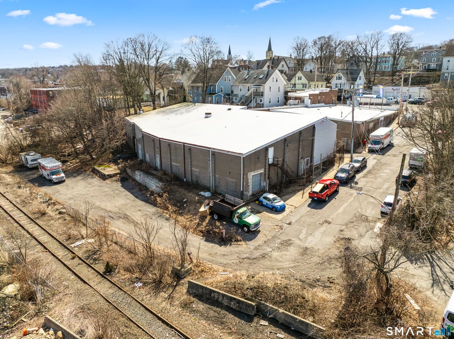 583 Howe Avenue Photo 5