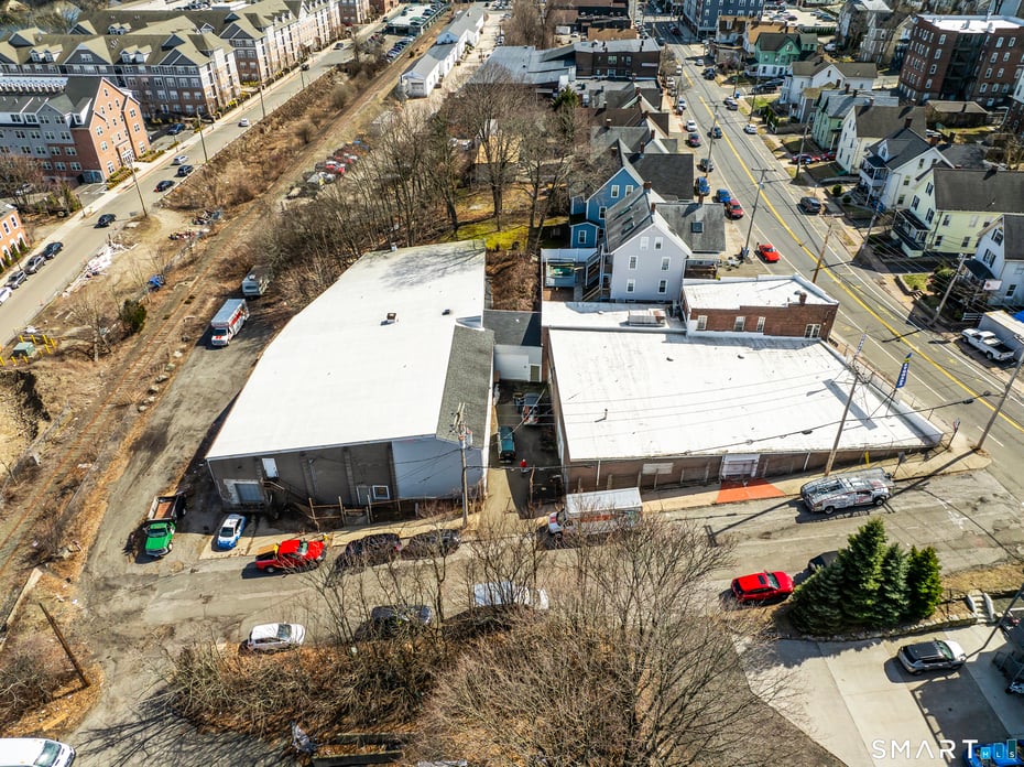 583 Howe Avenue Photo 6