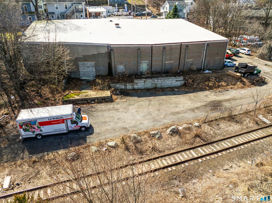 583 Howe Avenue Photo 8