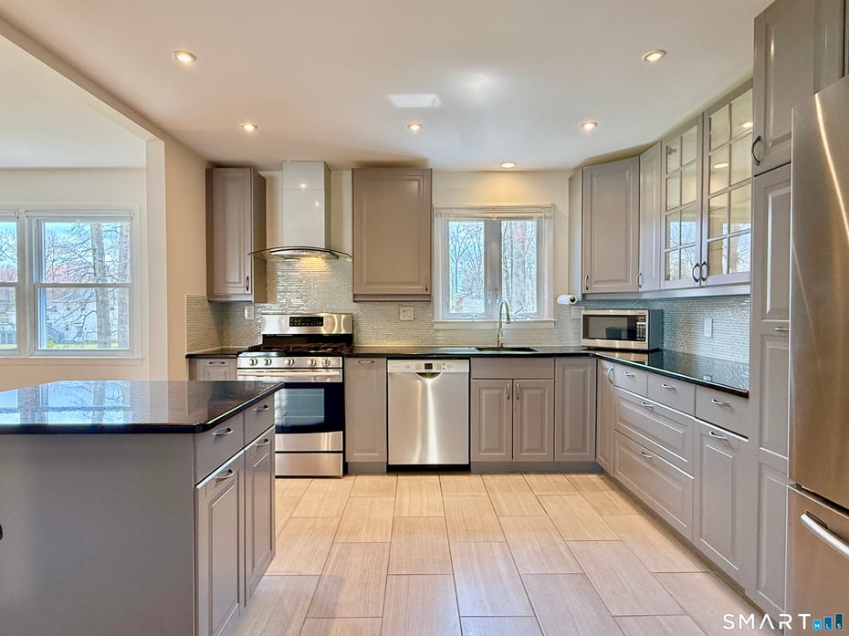 47 Fuller Drive Photo 3