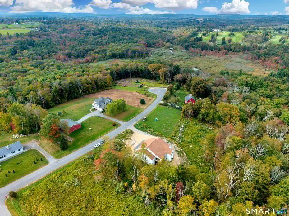 12 Meadowcrest Drive North Photo 2