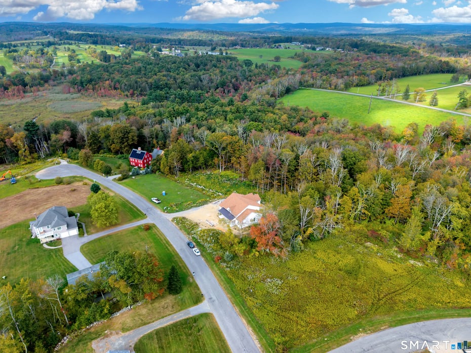 12 Meadowcrest Drive North Photo 3